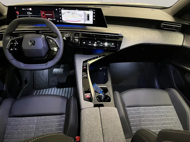 PEUGEOT 3008 1.2 Hybrid Allure Premium