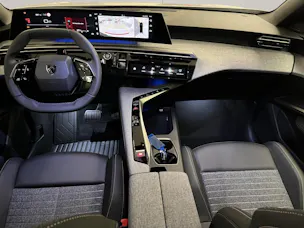 PEUGEOT 3008 1.2 Hybrid Allure Premium
