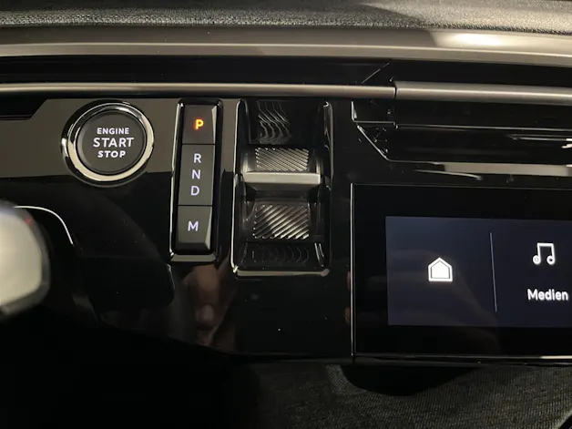 PEUGEOT 3008 1.2 Hybrid Allure Premium