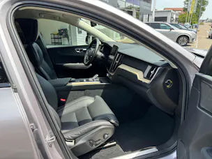 Volvo XC60 2.0 B5 MH Plus Dark AWD