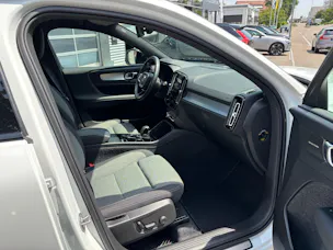 Volvo XC40 2.0 B4 MH Plus Dark