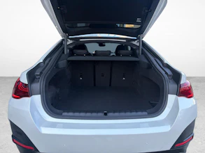 https://vehicle.imgix.net/4394273/d5843c51-00f6-4a07-8eb1-feec04ef8e5a.jpg