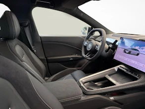 https://vehicle.imgix.net/4394317/e42755c9-74fd-4925-9c72-411bb46f8e60.jpg