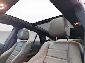 https://vehicle.imgix.net/4394351/38c99cfb-3ce0-4c68-9ef2-7951b23dfc7e.jpg