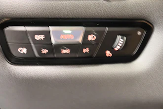 https://vehicle.imgix.net/4394479/49a98b6d-7fa6-4902-9f81-b862df6f7b6b.JPG