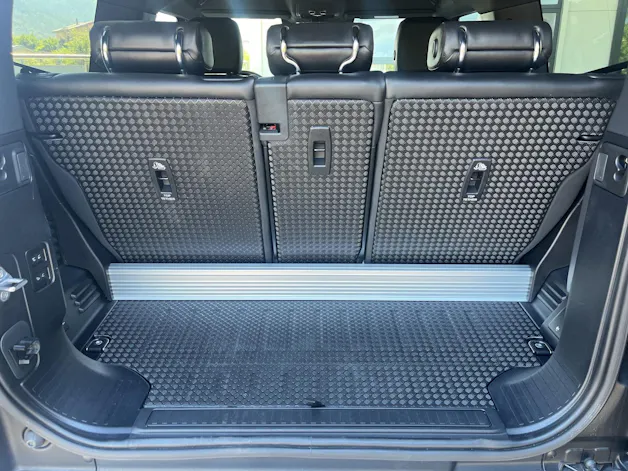 Land Rover Defender 90 3.0D I6 300 X-Dynamics SE AT8 (CH)