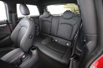 https://vehicle.imgix.net/4394614/c132410d-ccc7-437c-916d-cbe0f737f28b.jpg