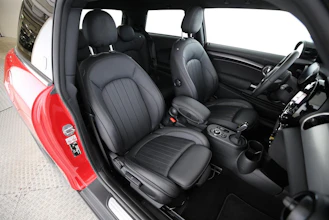 https://vehicle.imgix.net/4394614/efbe3f39-a41b-4e84-b1fe-cdf0aae36797.jpg