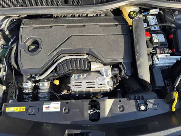 PEUGEOT 2008 1.2 Hybrid 145 GT
