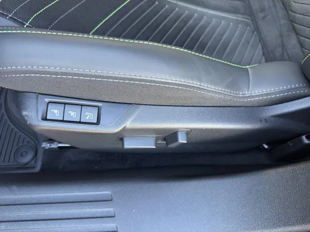 PEUGEOT 2008 1.2 Hybrid 145 GT