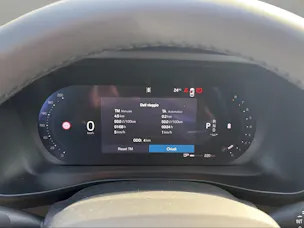 Volvo XC40 B3 Benzin Mild Hybrid Plus Dark DCT