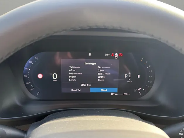 Volvo XC40 B3 Benzin Mild Hybrid Plus Dark DCT