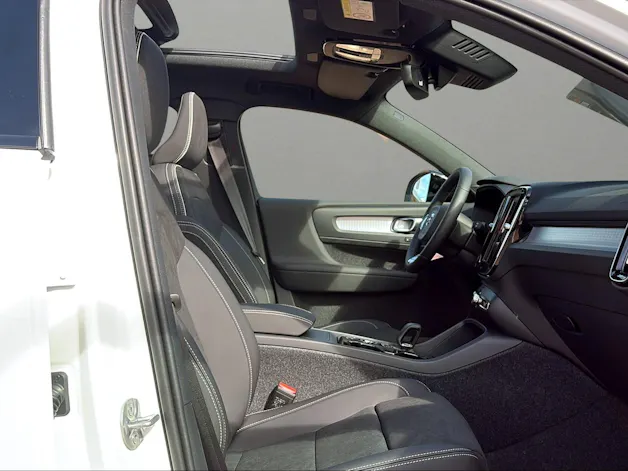 Volvo XC40 B3 Benzin Mild Hybrid Plus Dark DCT
