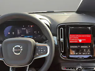 Volvo XC40 B3 Benzin Mild Hybrid Plus Dark DCT
