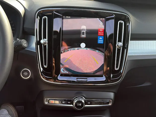 Volvo XC40 B3 Benzin Mild Hybrid Plus Dark DCT