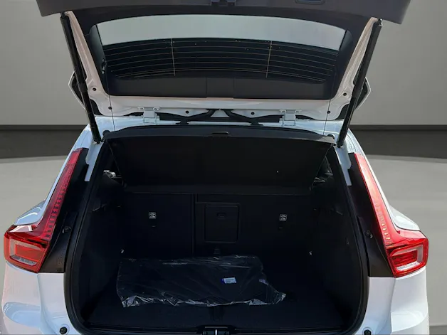 Volvo XC40 B3 Benzin Mild Hybrid Plus Dark DCT