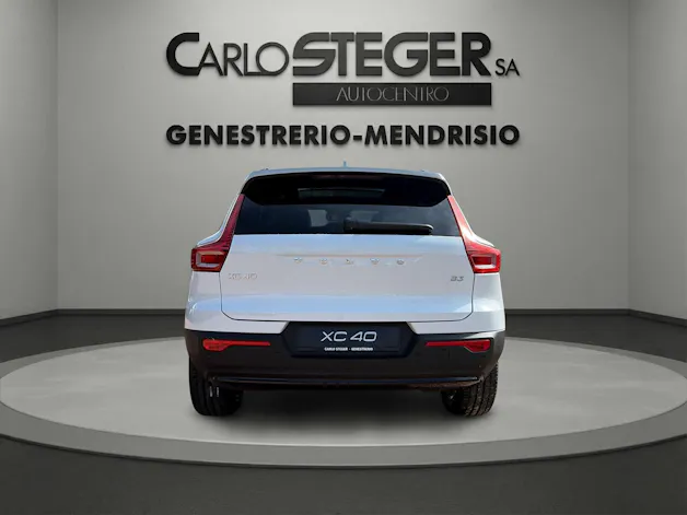 Volvo XC40 B3 Benzin Mild Hybrid Plus Dark DCT