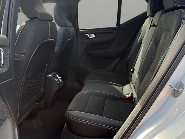 Volvo XC40 B3 Benzin Mild Hybrid Plus Dark DCT