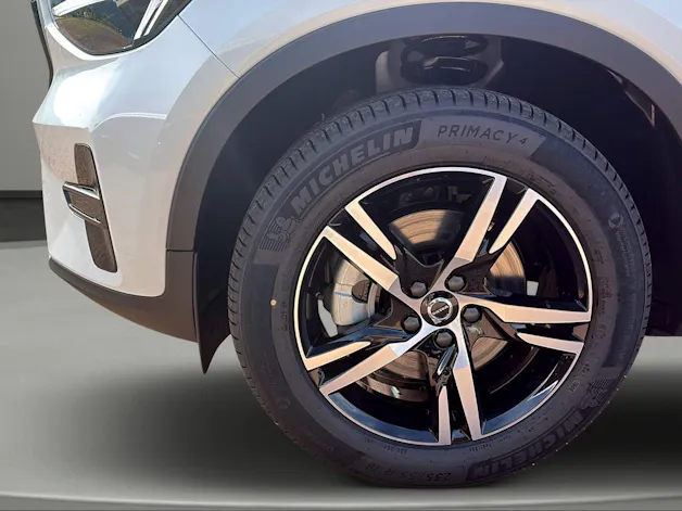 Volvo XC40 B3 Benzin Mild Hybrid Plus Dark DCT