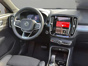 Volvo XC40 B3 Benzin Mild Hybrid Plus Dark DCT