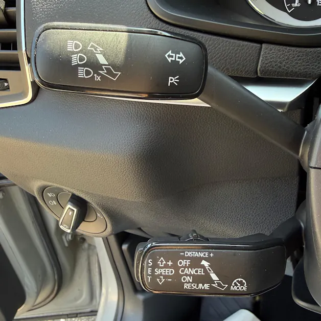 SKODA Karoq 2.0 TDI CR Style 4x4 DSG *ALCANTARA-SITZE - PANORAMA-DACH - ANHÄGERKUPPLUNG*