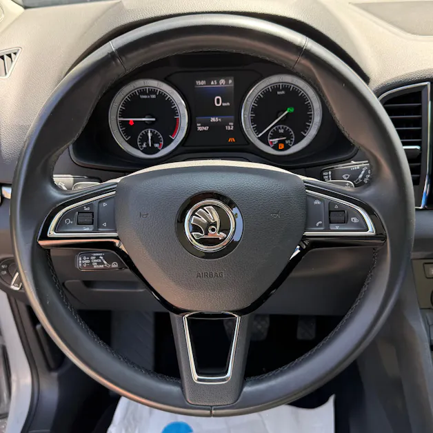 SKODA Karoq 2.0 TDI CR Style 4x4 DSG *ALCANTARA-SITZE - PANORAMA-DACH - ANHÄGERKUPPLUNG*