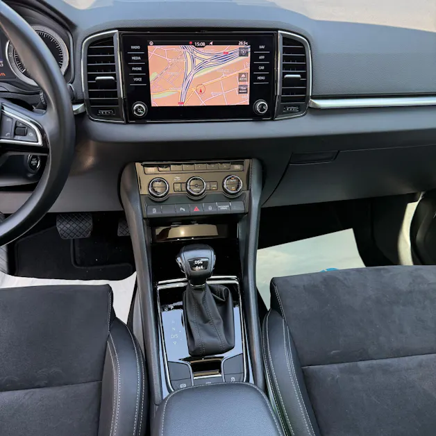 SKODA Karoq 2.0 TDI CR Style 4x4 DSG *ALCANTARA-SITZE - PANORAMA-DACH - ANHÄGERKUPPLUNG*