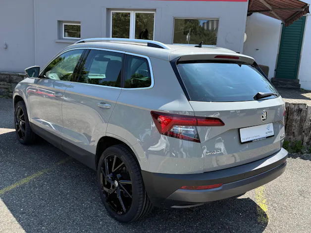 SKODA Karoq 2.0 TDI CR Style 4x4 DSG *ALCANTARA-SITZE - PANORAMA-DACH - ANHÄGERKUPPLUNG*