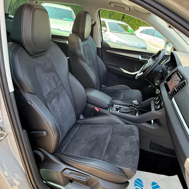 SKODA Karoq 2.0 TDI CR Style 4x4 DSG *ALCANTARA-SITZE - PANORAMA-DACH - ANHÄGERKUPPLUNG*