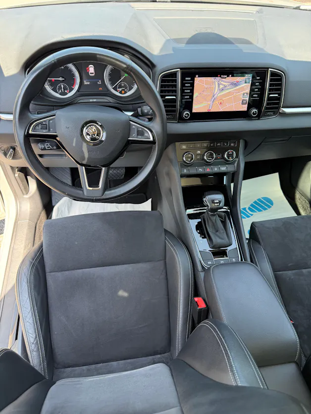 SKODA Karoq 2.0 TDI CR Style 4x4 DSG *ALCANTARA-SITZE - PANORAMA-DACH - ANHÄGERKUPPLUNG*