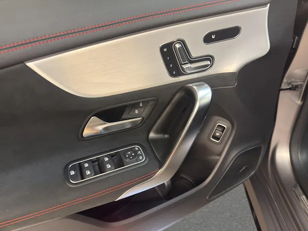 Mercedes-Benz CLA 35 4M - AMG / 360 Grad Kamera / Panorama-Dach / Head-Up Display