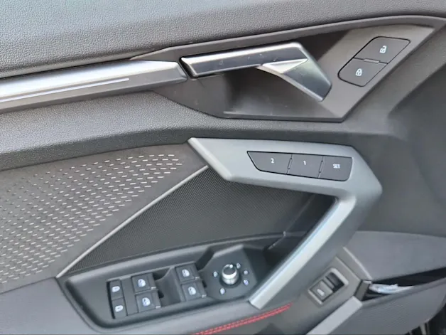 Audi S3 Sportback TFSI quattro S-tronic Mythosschwarz Metallic