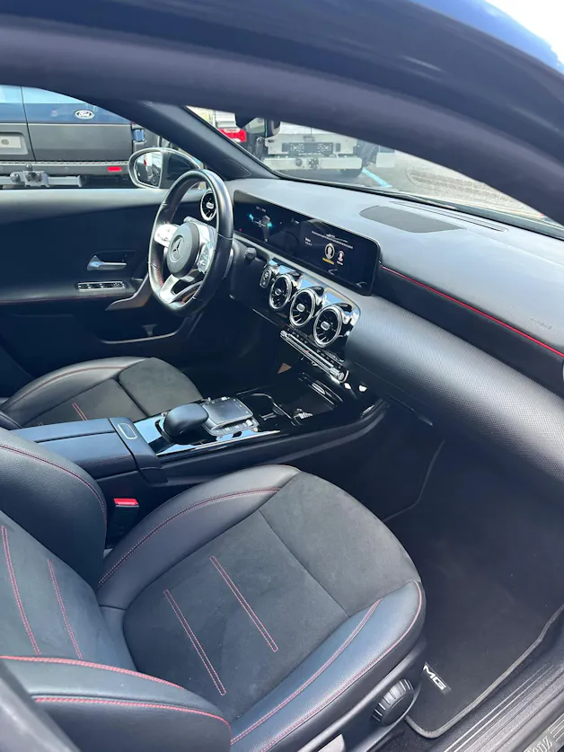 MERCEDES-BENZ A 180 AMG Line