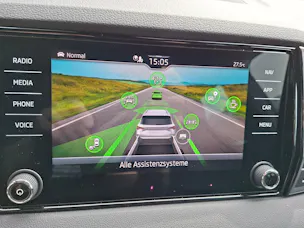 Škoda Karoq 2.0 TSI SportLine 4x4 DSG *Anhängerkupplung+Panodach+inkl. Garantie*