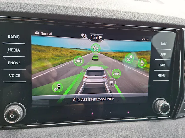 Škoda Karoq 2.0 TSI SportLine 4x4 DSG *Anhängerkupplung+Panodach+inkl. Garantie*