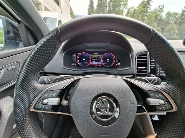 Škoda Karoq 2.0 TSI SportLine 4x4 DSG *Anhängerkupplung+Panodach+inkl. Garantie*