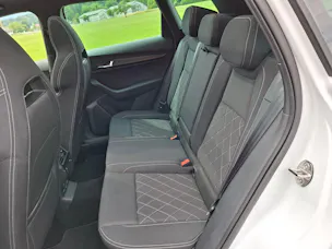 Škoda Karoq 2.0 TSI SportLine 4x4 DSG *Anhängerkupplung+Panodach+inkl. Garantie*