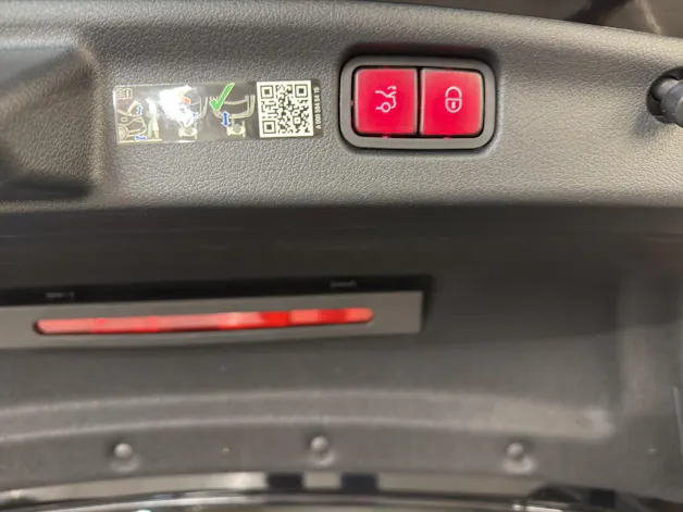 Mercedes-Benz C 200 4M - AMG / 360 Grad Kamera / Digital Light / Soundsystem