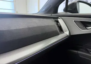 Audi Q4 e-tron SUV quattro performance Swiss Ski