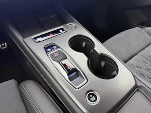 Audi Q4 e-tron SUV quattro performance Swiss Ski