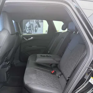 Audi Q4 e-tron SUV quattro performance Swiss Ski