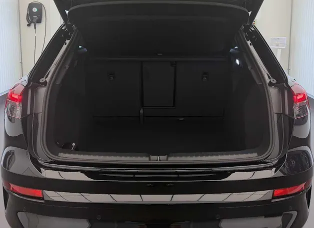 Audi Q4 e-tron SUV quattro performance Swiss Ski