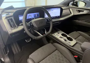 Audi Q4 e-tron SUV quattro performance Swiss Ski