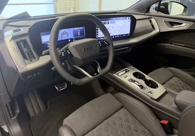 Audi Q4 e-tron SUV quattro performance Swiss Ski