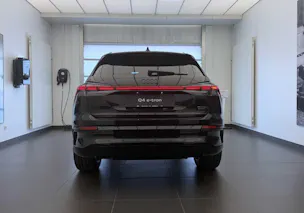 Audi Q4 e-tron SUV quattro performance Swiss Ski