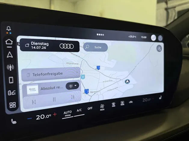 Audi Q4 e-tron SUV quattro performance Swiss Ski