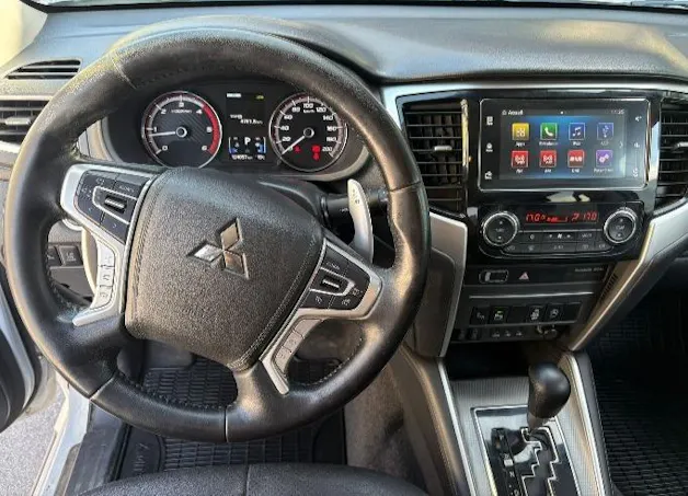 Mitsubishi L200 D-Cab Pick-up 2.2 DID 4x4 Style