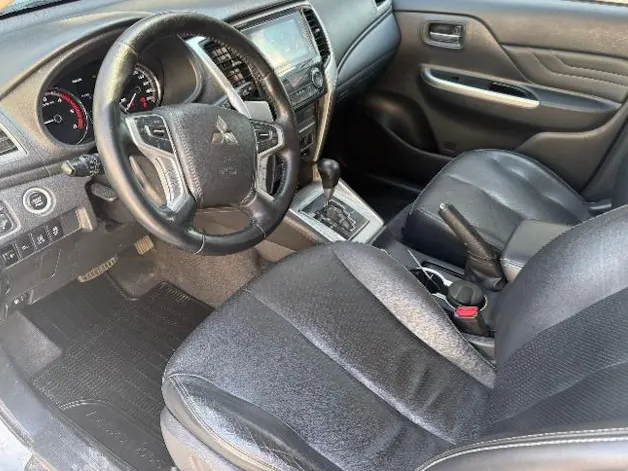 Mitsubishi L200 D-Cab Pick-up 2.2 DID 4x4 Style