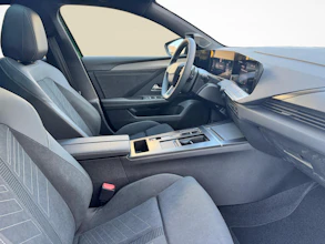 https://vehicle.imgix.net/4395356/ab302087-e667-4331-b459-37c4264ce0a8.jpg