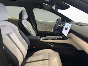 https://vehicle.imgix.net/4395364/f3b90742-bda6-439d-b301-ee339fff5c77.jpg